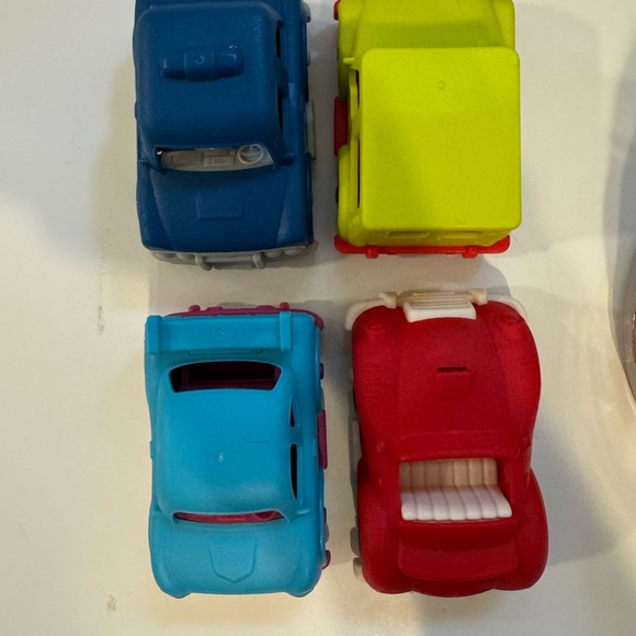 B. Toys Bundle - Picture 3 of 5